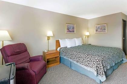 Days Inn by Wyndham El Paso - image 5