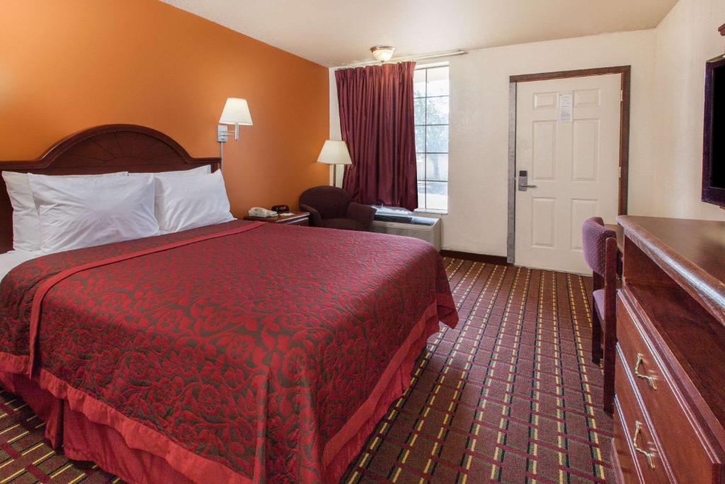 Days Inn by Wyndham El Reno - image 5