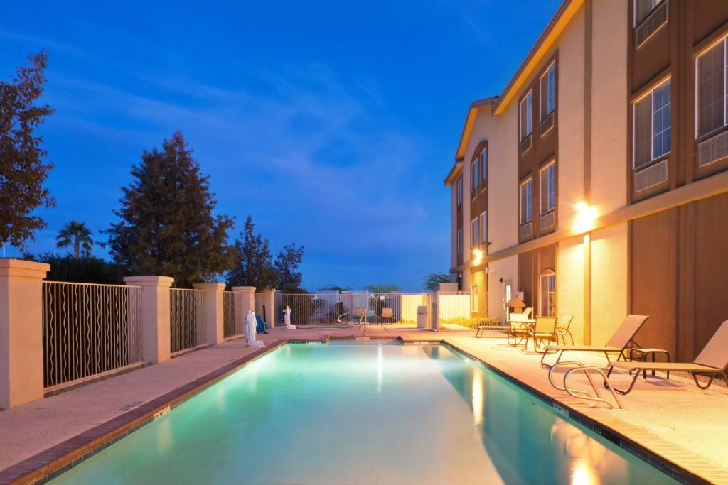 Holiday Inn Express Hotel & Suites Casa Grande an IHG Hotel - image 5