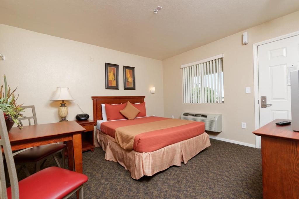 Siegel Select Casa Grande - image 2