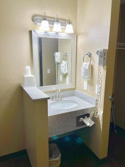 Super 8 by Wyndham Casa Grande - image 13
