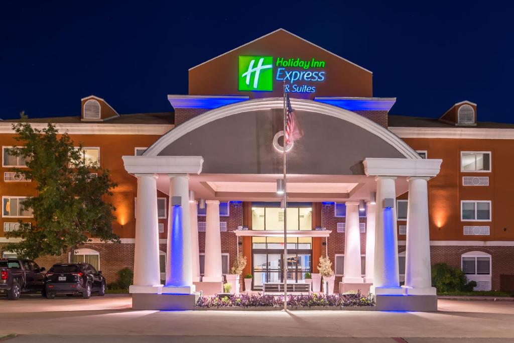 Holiday Inn Express Hotel & Suites Elgin an IHG Hotel - main image