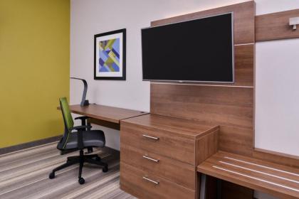 Holiday Inn Express Hotel & Suites Elgin an IHG Hotel - image 17