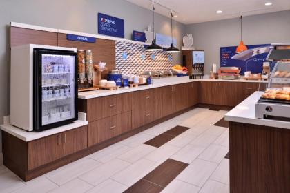 Holiday Inn Express Hotel & Suites Elgin an IHG Hotel - image 18