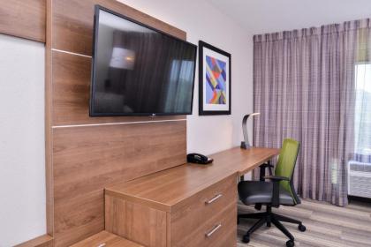 Holiday Inn Express Hotel & Suites Elgin an IHG Hotel - image 3