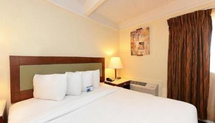 Lexington Inn & Suites-Elgin - image 10
