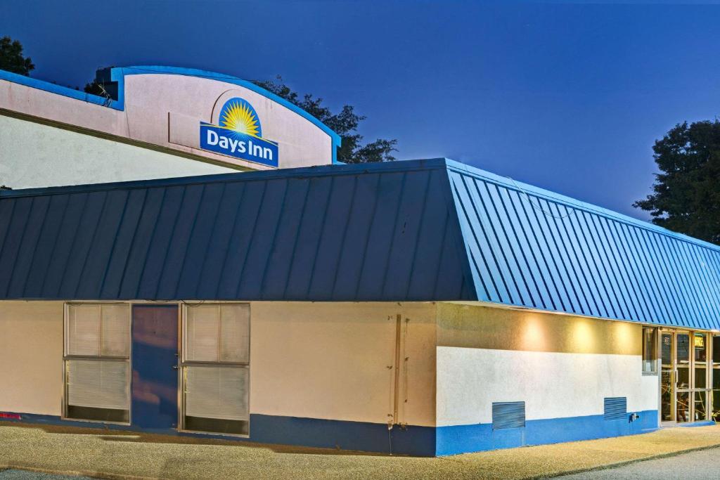 Days Inn by Wyndham Elizabeth City - main image