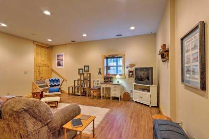 Quaint Apt about 5 Miles to Appalachian Trail and Lake! - image 10