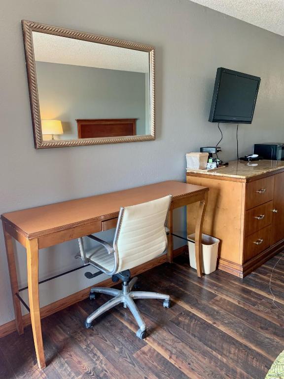HiWay Inn Express - image 4
