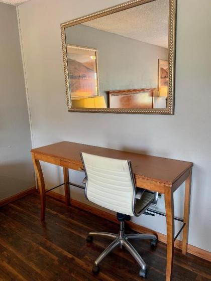 HiWay Inn Express - image 7