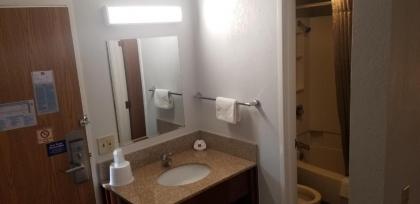 Motel 6-Elk Grove Village IL - O'Hare - image 3