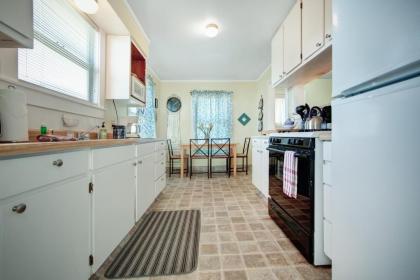 Greenwood Beach Cottage - image 10