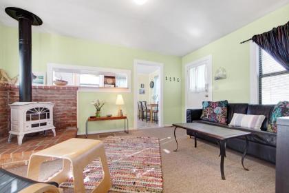 Greenwood Beach Cottage - image 11