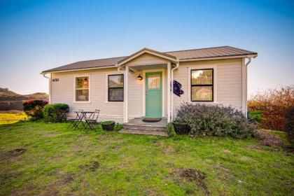 Greenwood Beach Cottage - image 2