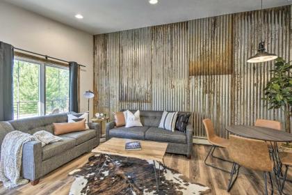 Elkhart Lake Townhome Mins to Road America!