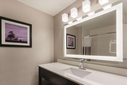 La Quinta by Wyndham Elkhart - image 10