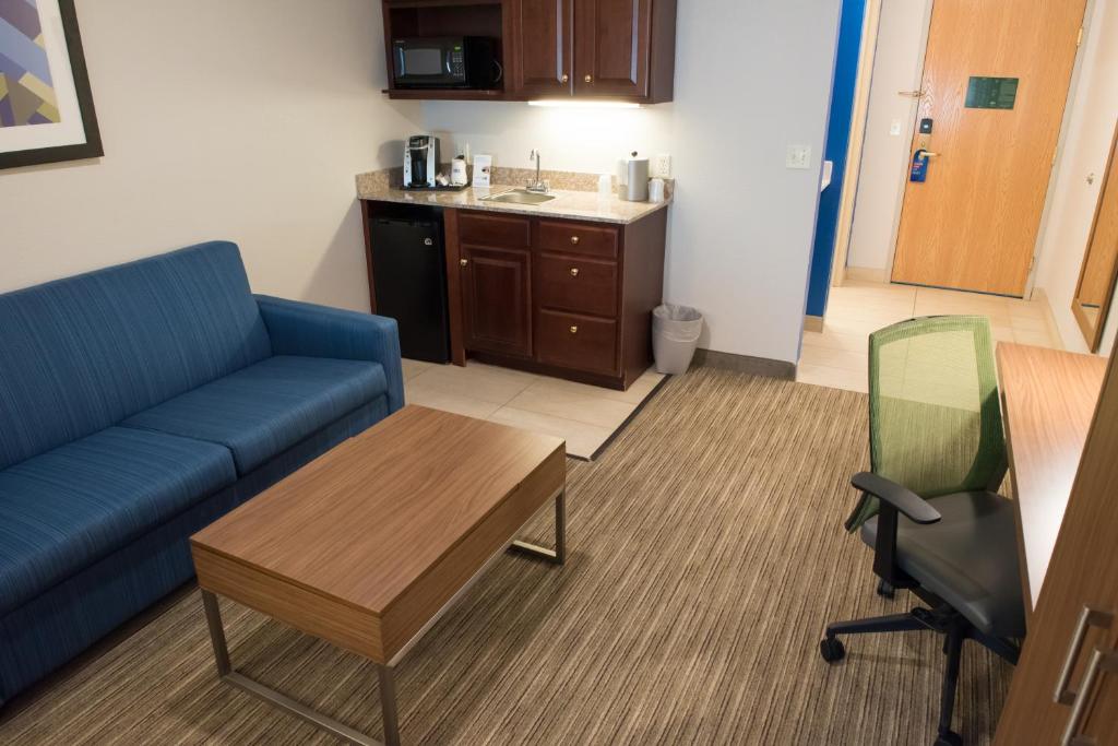 Holiday Inn Express Hotel & Suites Elkhart-South an IHG Hotel - image 5