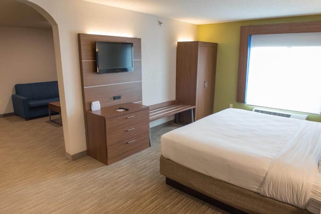 Holiday Inn Express Hotel & Suites Elkhart-South an IHG Hotel - image 7