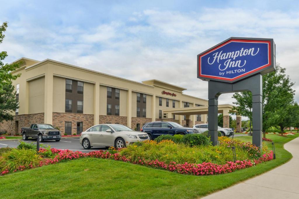 Hampton Inn Elkhart - main image