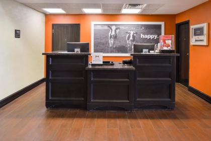 Hampton Inn Elkhart - image 11
