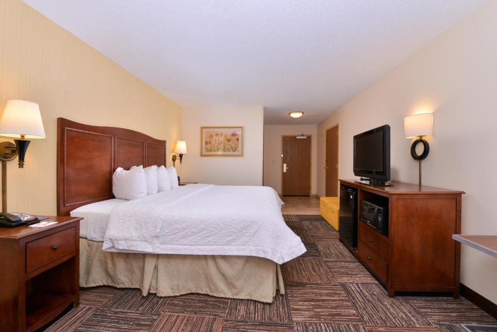 Hampton Inn Elkhart - image 2