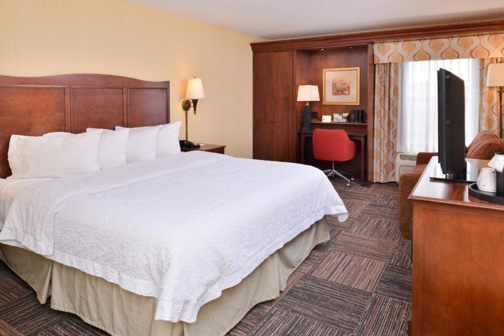 Hampton Inn Elkhart - image 6