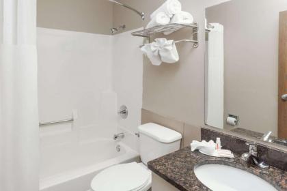 Super 8 by Wyndham Elkhart - image 9