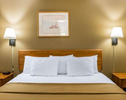 Econo Lodge Elkhart - image 14