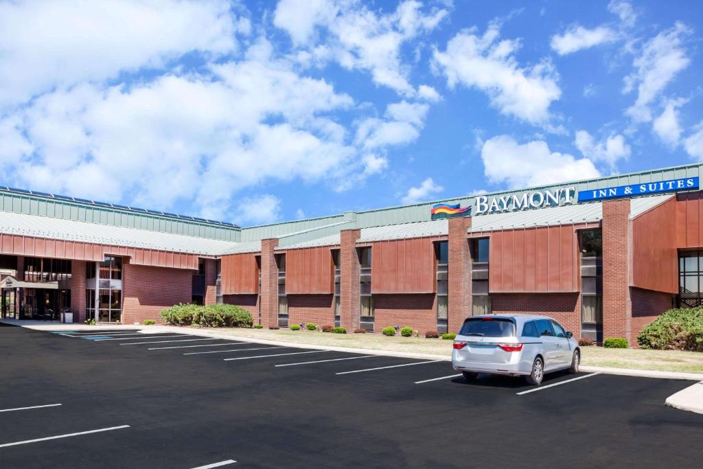 Baymont by Wyndham Elkhart - main image