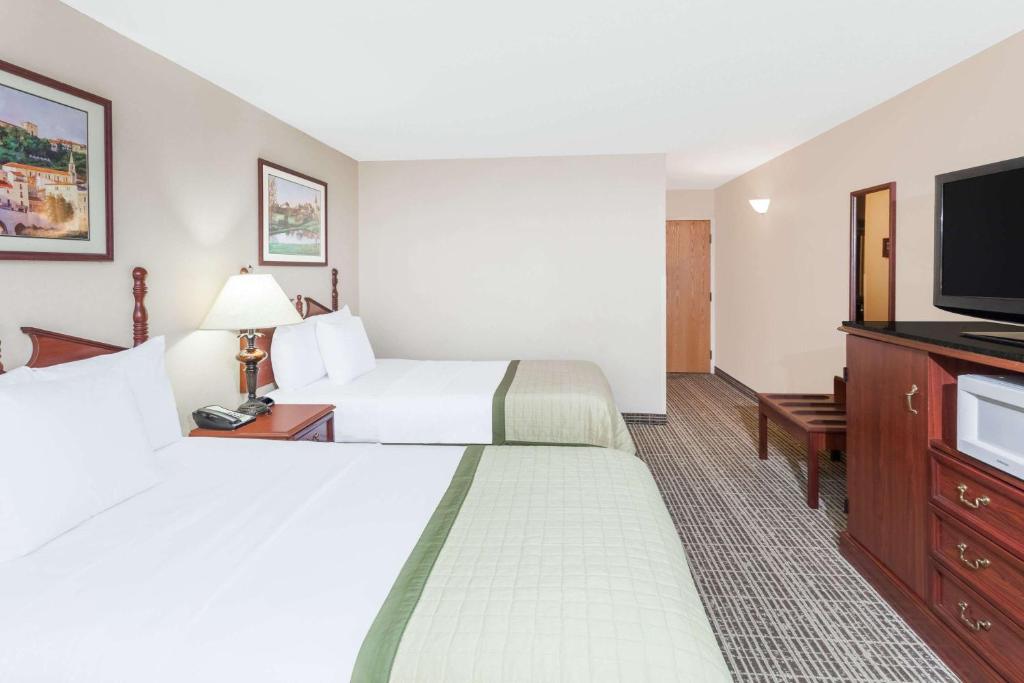 Baymont by Wyndham Elkhart - image 6