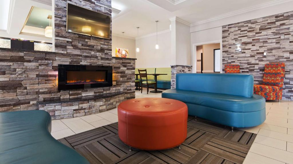 Best Western Inn & Suites - image 4