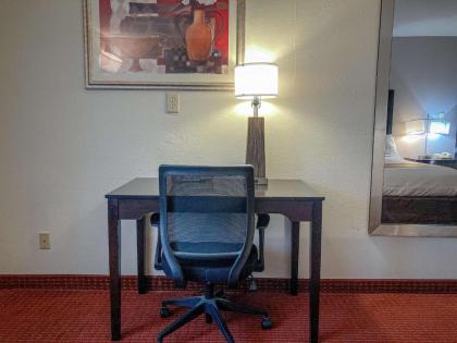 Motel 6 Elkhart - image 13