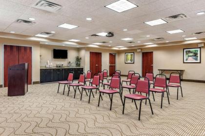Comfort Suites South Elkhart - image 15