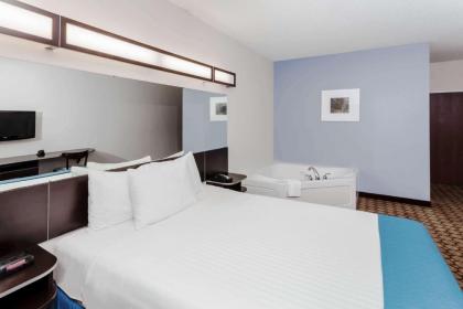 Microtel Inn and Suites Elkhart - image 11