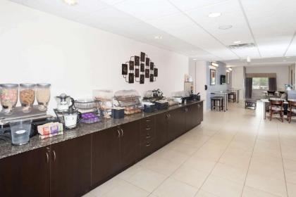 Microtel Inn and Suites Elkhart - image 15