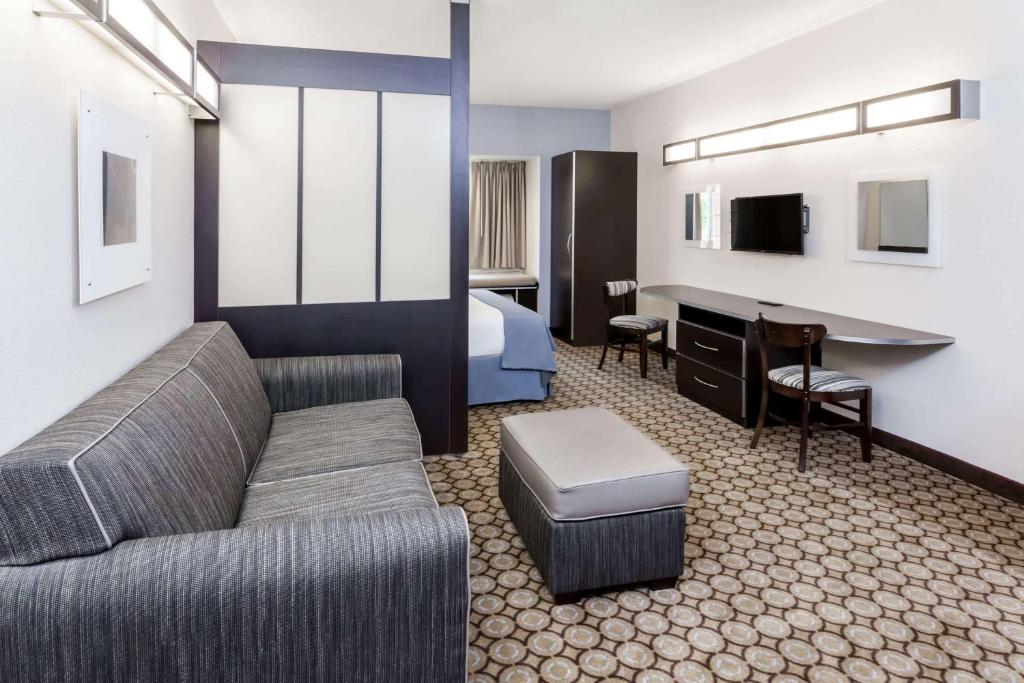 Microtel Inn and Suites Elkhart - image 5