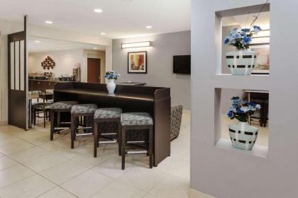 Microtel Inn and Suites Elkhart - image 9