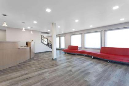 Travelodge by Wyndham Elkhart - image 13