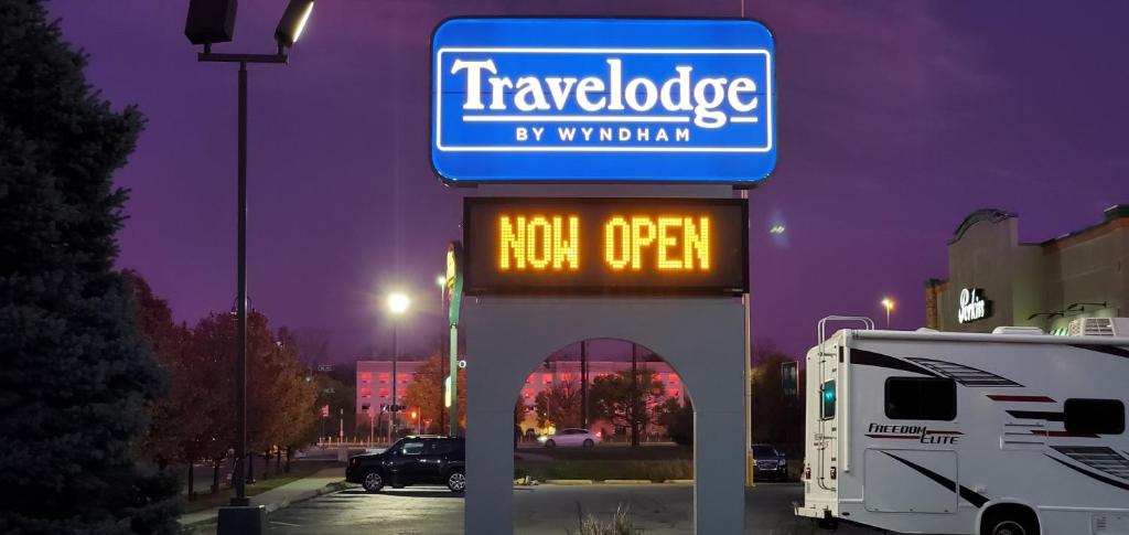 Travelodge by Wyndham Elkhart - image 2
