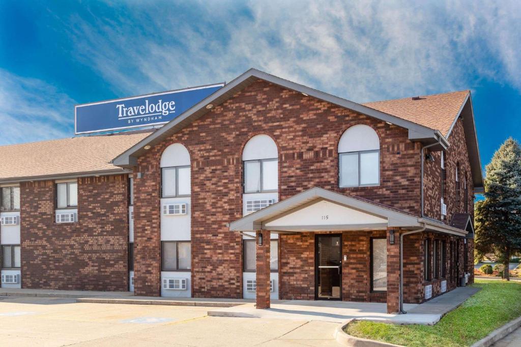 Travelodge by Wyndham Elkhart - image 3