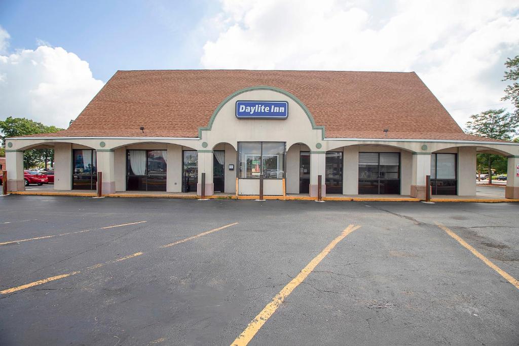 Hotel O Daylight Inn Elkhart I-90 IN - main image