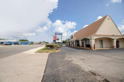 Hotel O Daylight Inn Elkhart I-90 IN - image 2