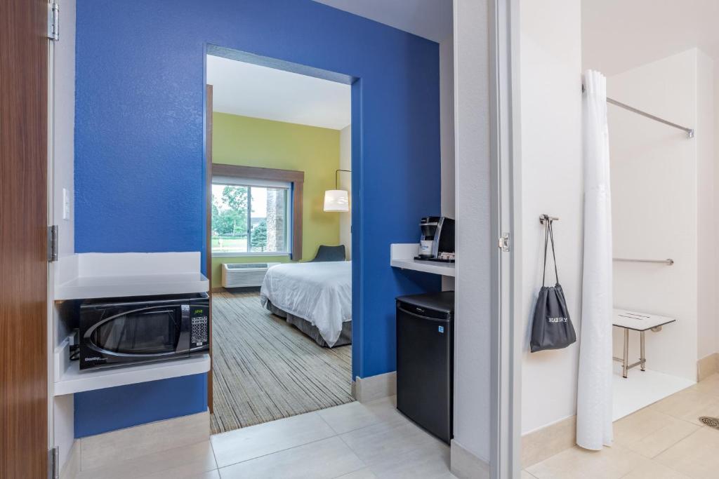 Holiday Inn Express & Suites - Elkhart North an IHG Hotel - image 6