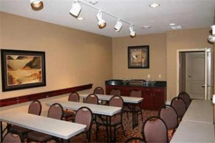 Hampton Inn Elkhorn Lake Geneva Area - image 10