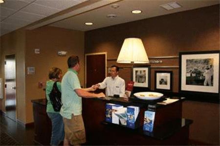 Hampton Inn Elkhorn Lake Geneva Area - image 3