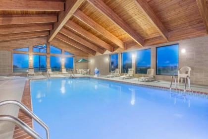 AmericInn by Wyndham Elkhorn Near Lake Geneva - image 12