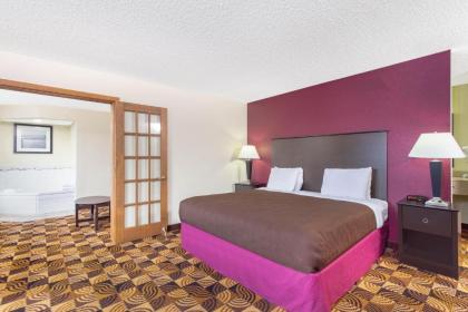AmericInn by Wyndham Elkhorn Near Lake Geneva - image 13