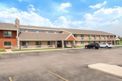 AmericInn by Wyndham Elkhorn Near Lake Geneva - image 15