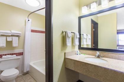 AmericInn by Wyndham Elkhorn Near Lake Geneva - image 3