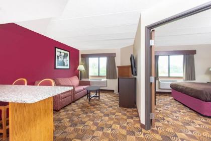 AmericInn by Wyndham Elkhorn Near Lake Geneva - image 4